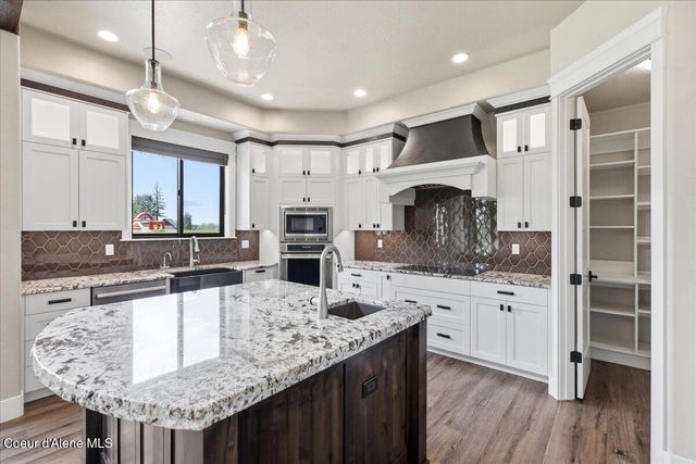 11231 N MCCALL FALLS DR, Hayden, ID 83835