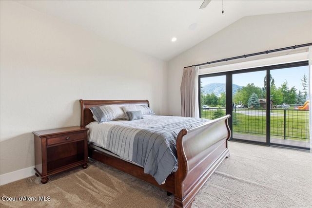11231 N MCCALL FALLS DR, Hayden, ID 83835