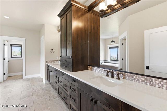 11231 N MCCALL FALLS DR, Hayden, ID 83835