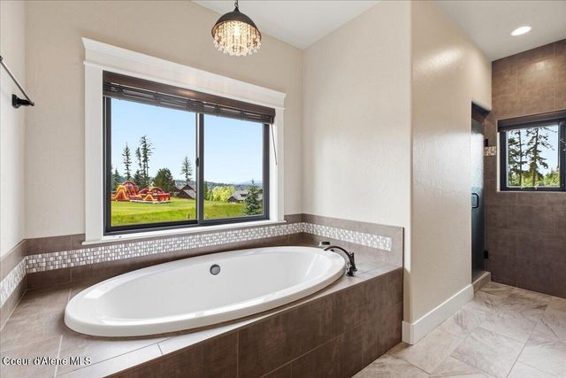 11231 N MCCALL FALLS DR, Hayden, ID 83835