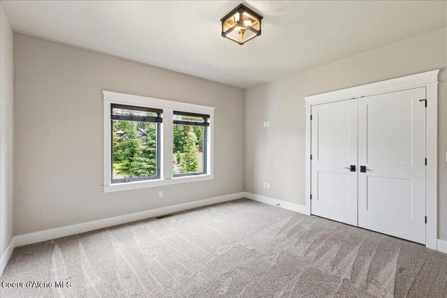 11231 N MCCALL FALLS DR, Hayden, ID 83835