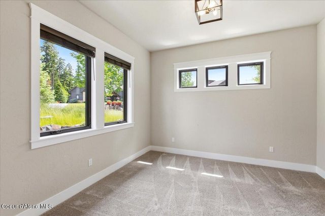 11231 N MCCALL FALLS DR, Hayden, ID 83835