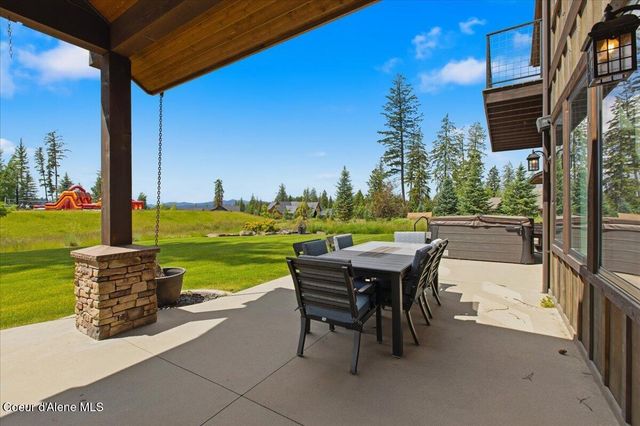 11231 N MCCALL FALLS DR, Hayden, ID 83835