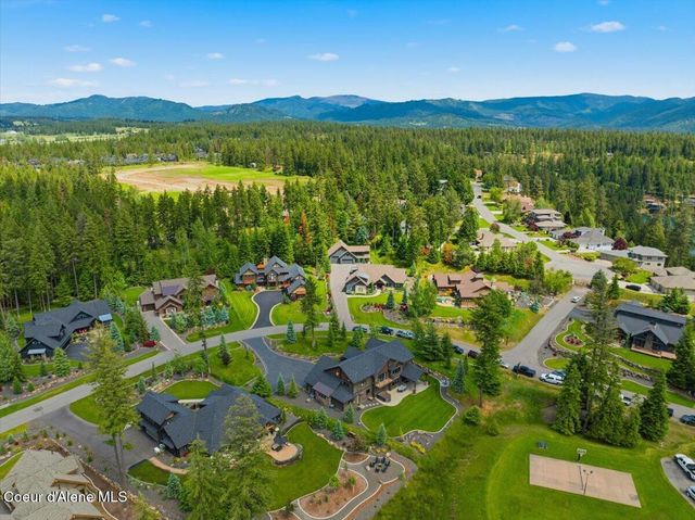11231 N MCCALL FALLS DR, Hayden, ID 83835