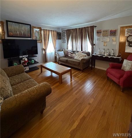 1915 Hyde Park Boulevard, Niagara Falls, NY 14305