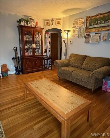 1915 Hyde Park Boulevard, Niagara Falls, NY 14305