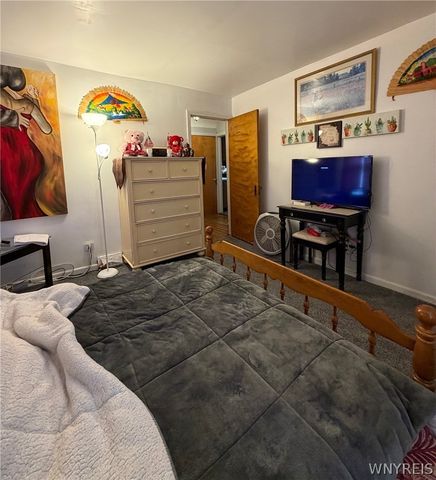 1915 Hyde Park Boulevard, Niagara Falls, NY 14305