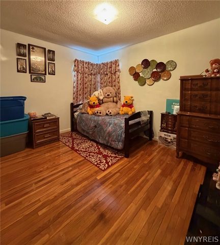 1915 Hyde Park Boulevard, Niagara Falls, NY 14305