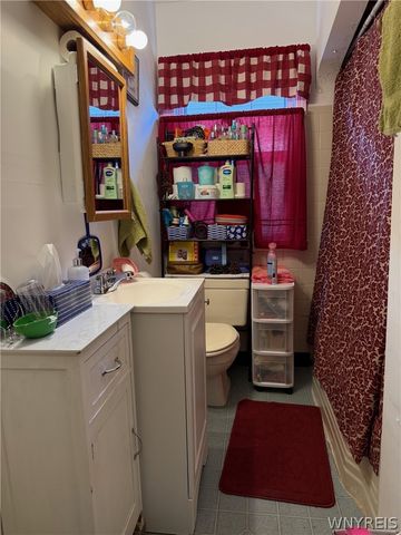 1915 Hyde Park Boulevard, Niagara Falls, NY 14305