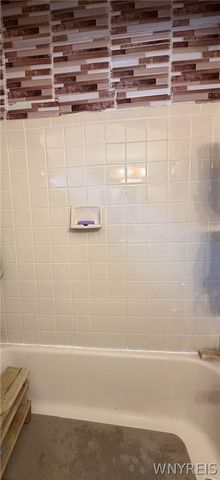 1915 Hyde Park Boulevard, Niagara Falls, NY 14305