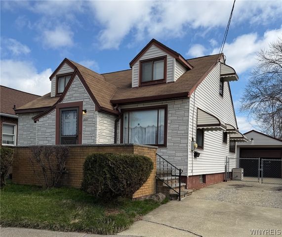 1915 Hyde Park Boulevard, Niagara Falls, NY 14305