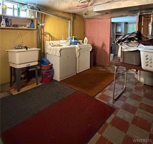 1915 Hyde Park Boulevard, Niagara Falls, NY 14305