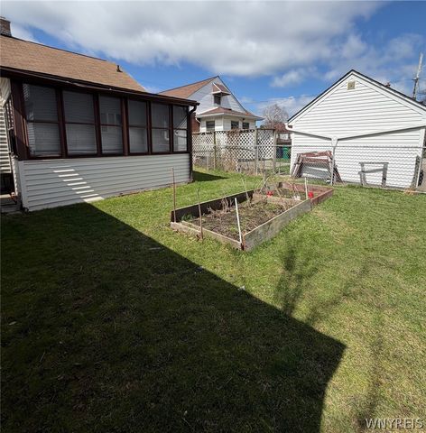 1915 Hyde Park Boulevard, Niagara Falls, NY 14305
