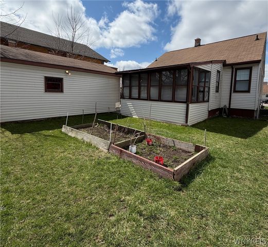 1915 Hyde Park Boulevard, Niagara Falls, NY 14305