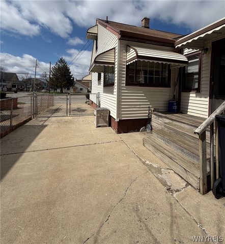 1915 Hyde Park Boulevard, Niagara Falls, NY 14305