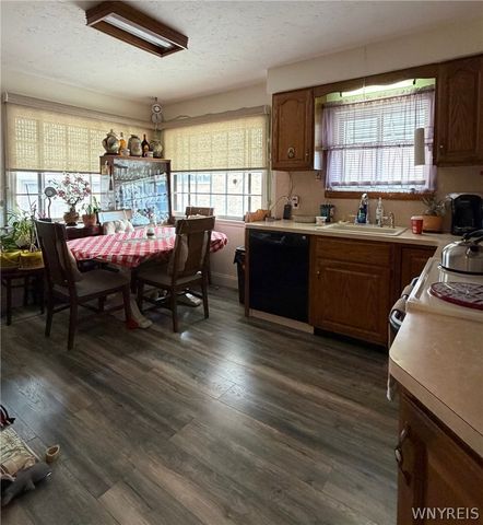 1915 Hyde Park Boulevard, Niagara Falls, NY 14305