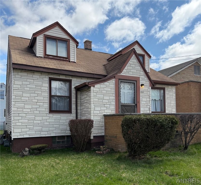 1915 Hyde Park Boulevard, Niagara Falls, NY 14305