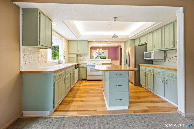 2 Saxon Woods Court, Cheshire, CT 06410