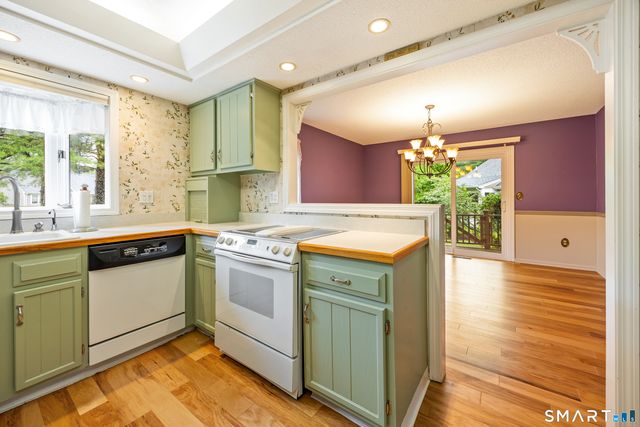 2 Saxon Woods Court, Cheshire, CT 06410