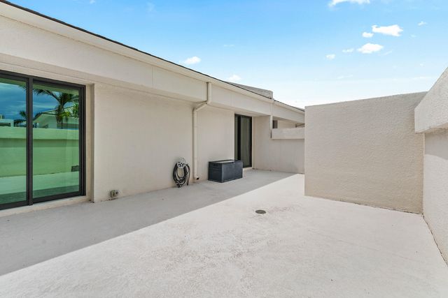 3966 N Ocean Drive 8, Riviera Beach, FL 33404