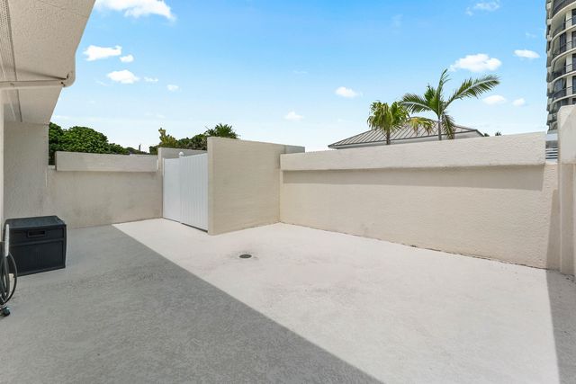 3966 N Ocean Drive 8, Riviera Beach, FL 33404