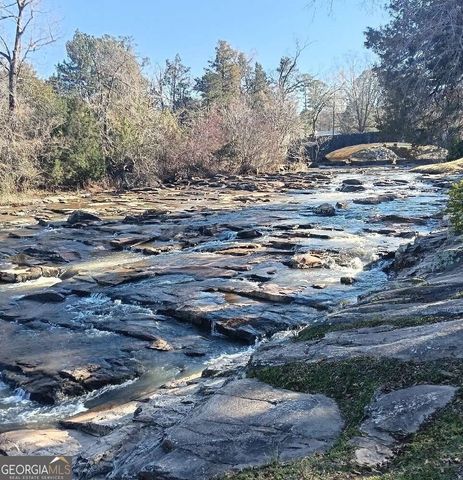 160 Rivers Edge Drive, Forsyth, GA 31029