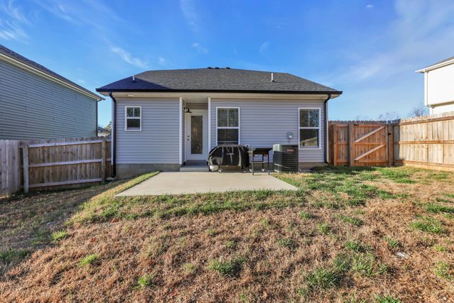 415 Hillside Dr, Clarksville, TN 37040