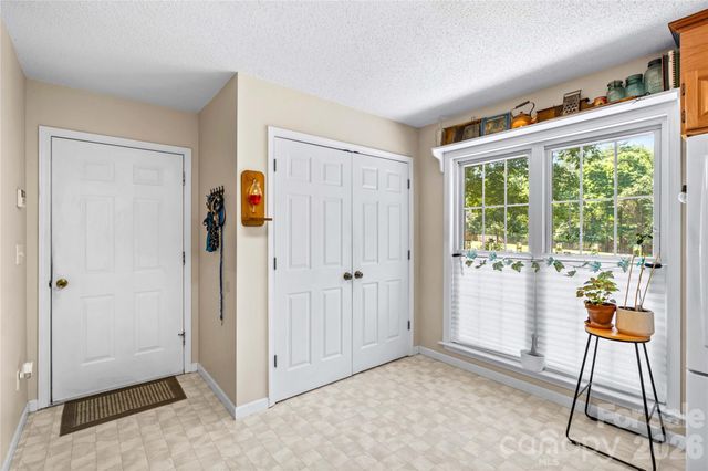 104 Parkers Grove Lane, Statesville, NC 28677