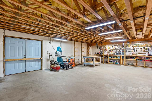 104 Parkers Grove Lane, Statesville, NC 28677