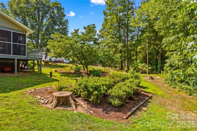 104 Parkers Grove Lane, Statesville, NC 28677