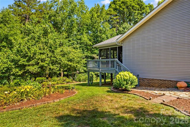 104 Parkers Grove Lane, Statesville, NC 28677