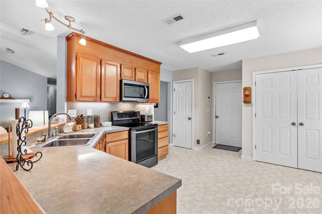 104 Parkers Grove Lane, Statesville, NC 28677