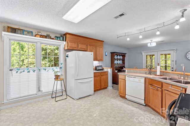 104 Parkers Grove Lane, Statesville, NC 28677