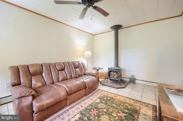 157 W MAIN ST, Windsor, PA 17366