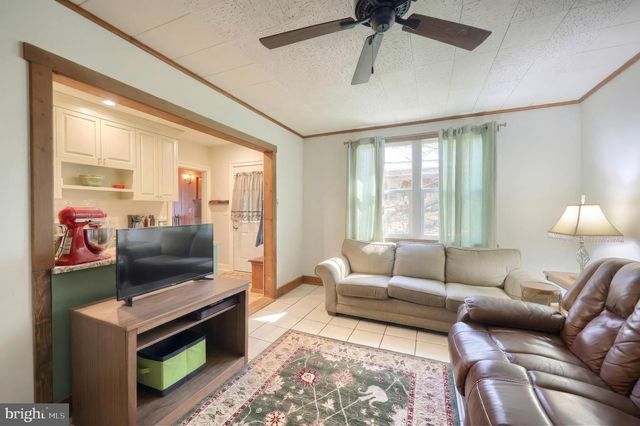 157 W MAIN ST, Windsor, PA 17366
