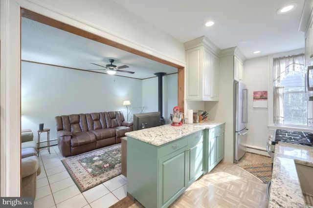 157 W MAIN ST, Windsor, PA 17366