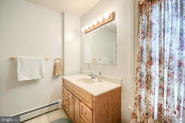 157 W MAIN ST, Windsor, PA 17366