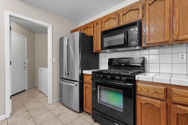 2794 Summerbreeze Place, Redding, CA 96001