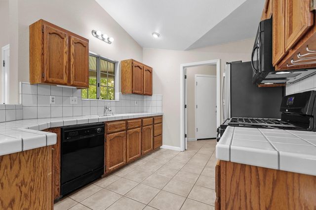2794 Summerbreeze Place, Redding, CA 96001