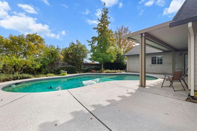 2794 Summerbreeze Place, Redding, CA 96001