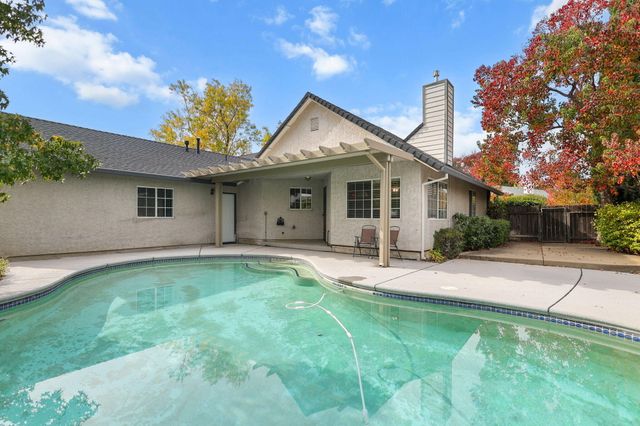 2794 Summerbreeze Place, Redding, CA 96001