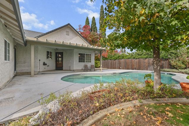 2794 Summerbreeze Place, Redding, CA 96001