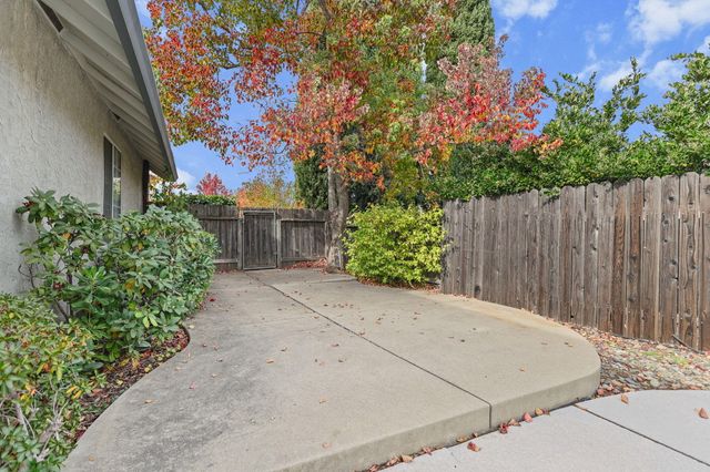 2794 Summerbreeze Place, Redding, CA 96001