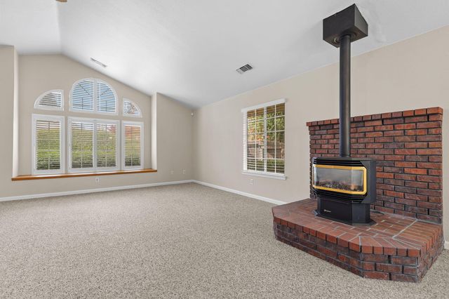 2794 Summerbreeze Place, Redding, CA 96001