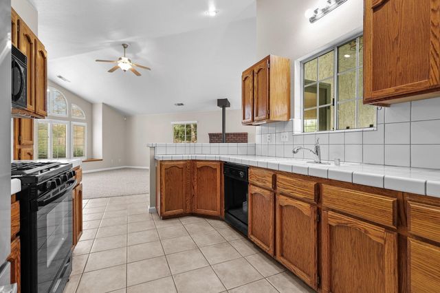 2794 Summerbreeze Place, Redding, CA 96001