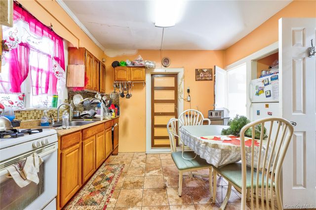 19132 113th Avenue, Saint Albans, NY 11412