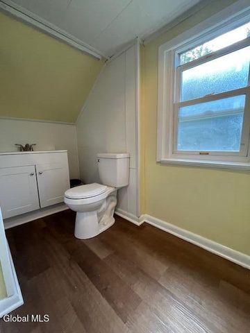 12 Cottage Lane, Bethlehem, NY 12158