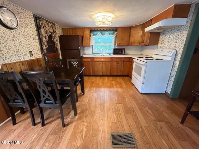 12 Cottage Lane, Bethlehem, NY 12158