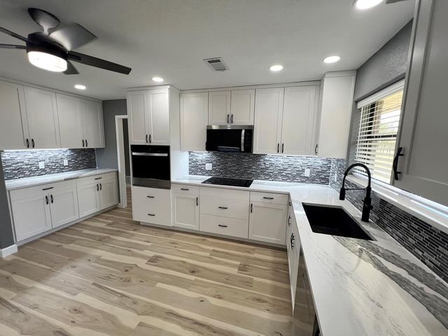 5078 Friedrich Rd, Fredericksburg, TX 78624