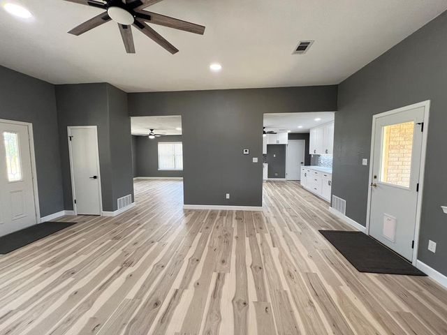 5078 Friedrich Rd, Fredericksburg, TX 78624